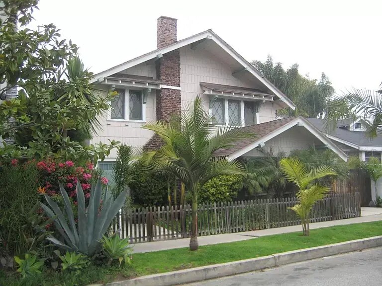 1423 Cabrillo Ave in Los Angeles, CA - Building Photo