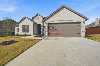 329 Comfort Dr in Godley, TX - Building Photo - Building Photo