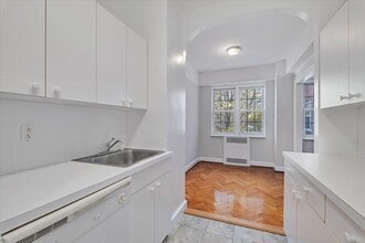 45 Popham Rd in Scarsdale, NY - Building Photo - Building Photo