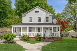 35 South St in Bethel, CT - Building Photo