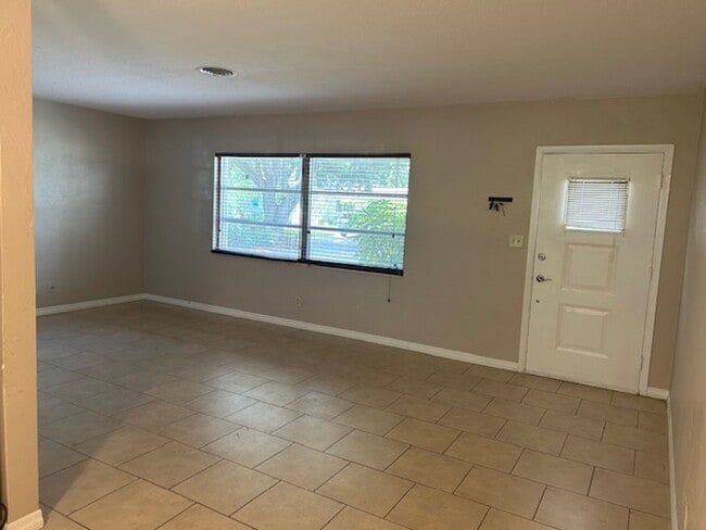 1243 Jungle Ave N in St. Petersburg, FL - Building Photo - Building Photo