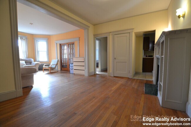 41 Orkney Rd, Unit 1 in Boston, MA - Foto de edificio - Building Photo