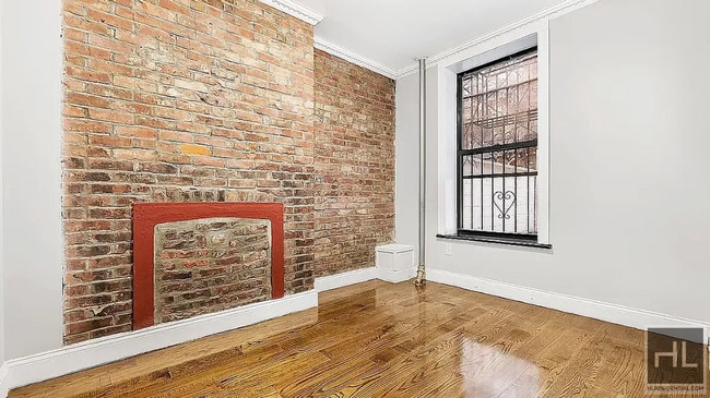 East 1st Street in New York, NY - Foto de edificio - Building Photo