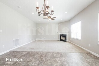 121 Blue Lace Dr in Whiteland, IN - Foto de edificio - Building Photo