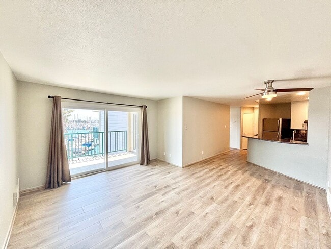 2901 Peninsula Rd in Oxnard, CA - Building Photo - Building Photo