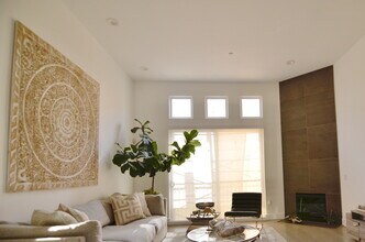 5703 Laurel Canyon Blvd in Los Angeles, CA - Building Photo - Building Photo