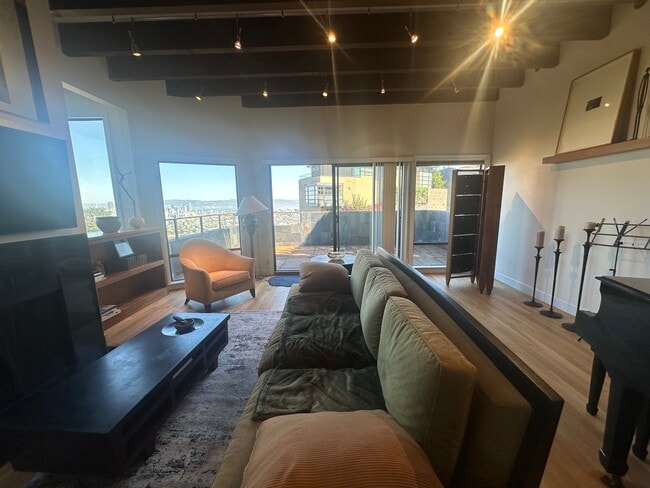 304 Twin Peaks Blvd in San Francisco, CA - Building Photo - Building Photo