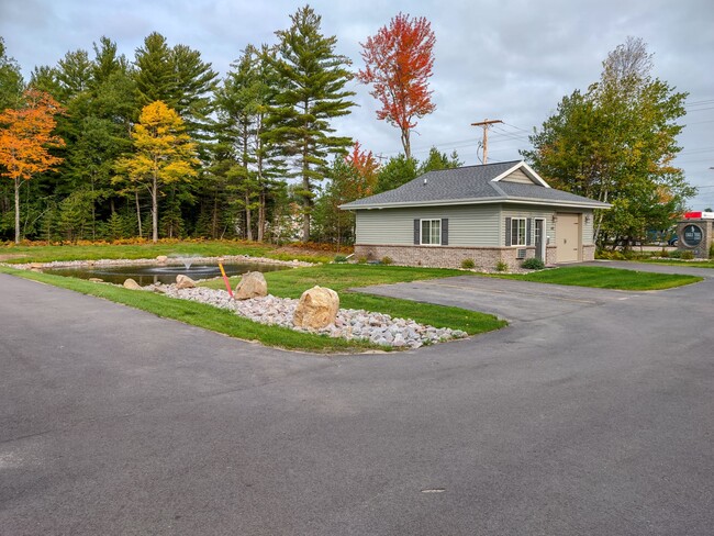 Eagle Trails Estates in Eagle River, WI - Foto de edificio - Building Photo