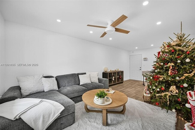 8609 SW 68th Ct in Pinecrest, FL - Building Photo - Building Photo