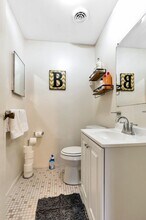 1270 W Nine Mile Rd in Ferndale, MI - Building Photo - Building Photo