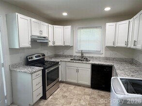 4629 Cinderella Rd in Charlotte, NC - Foto de edificio - Building Photo