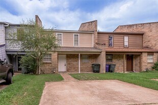 111B Normal Park Dr in Huntsville, TX - Building Photo