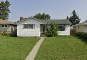 7612-7136 136 Ave NW in Edmonton, AB - Building Photo
