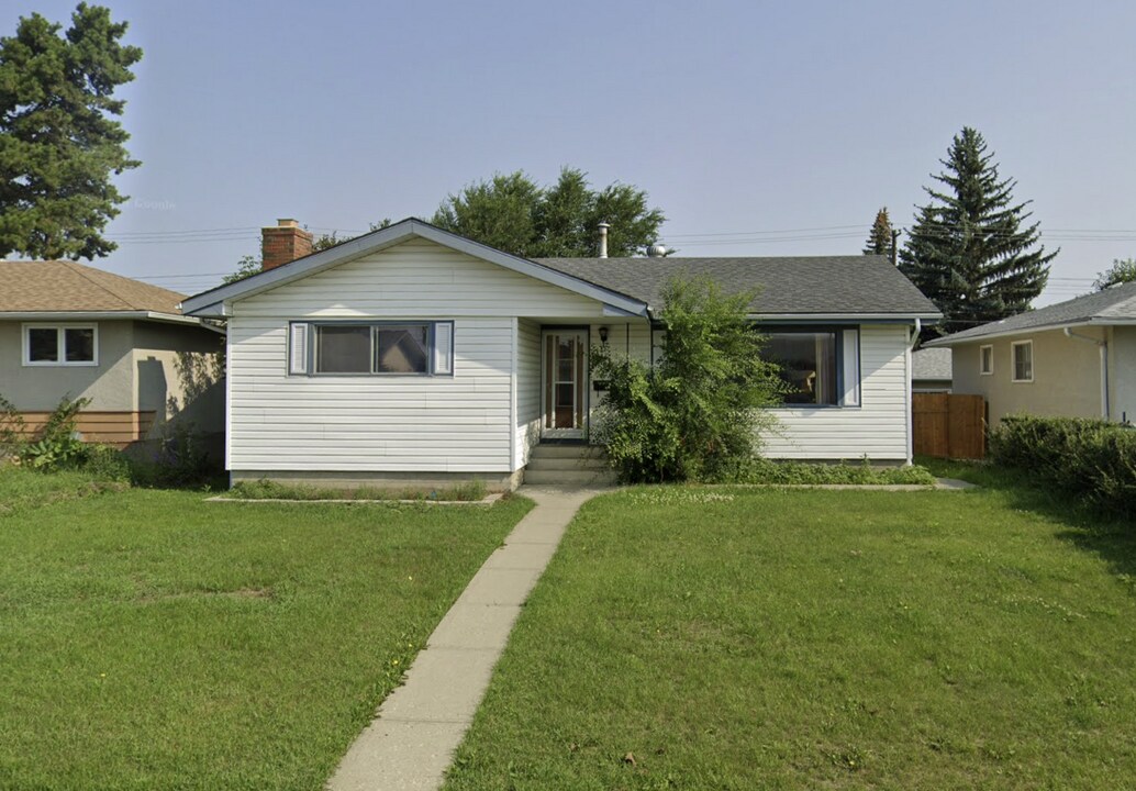 7612-7136 136 Ave NW in Edmonton, AB - Building Photo