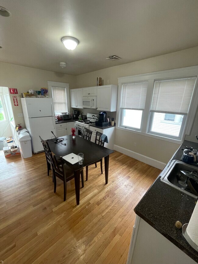 98 W Quincy St, Unit 2