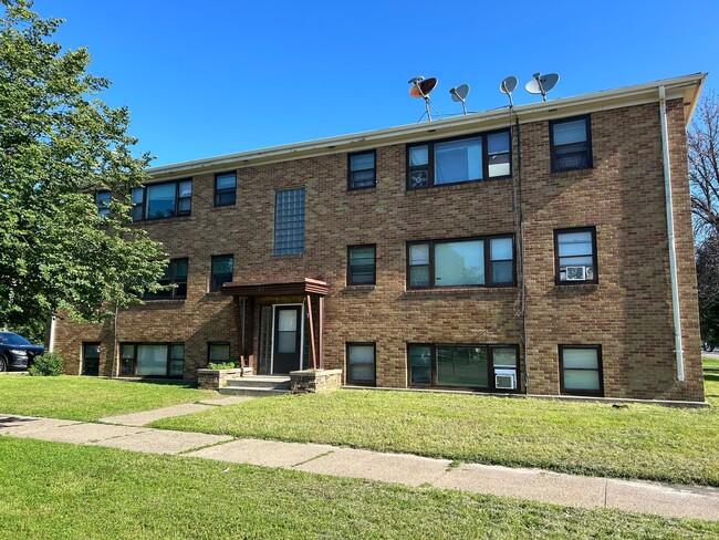 97 Orme St E