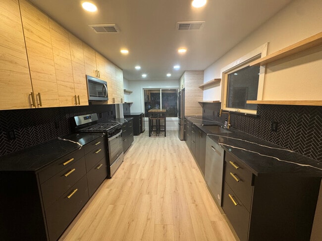 4209 Everest Ln in Austin, TX - Building Photo - Building Photo