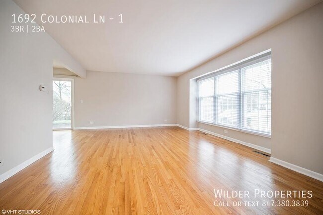 1692 Colonial Ln in Northfield, IL - Building Photo - Building Photo