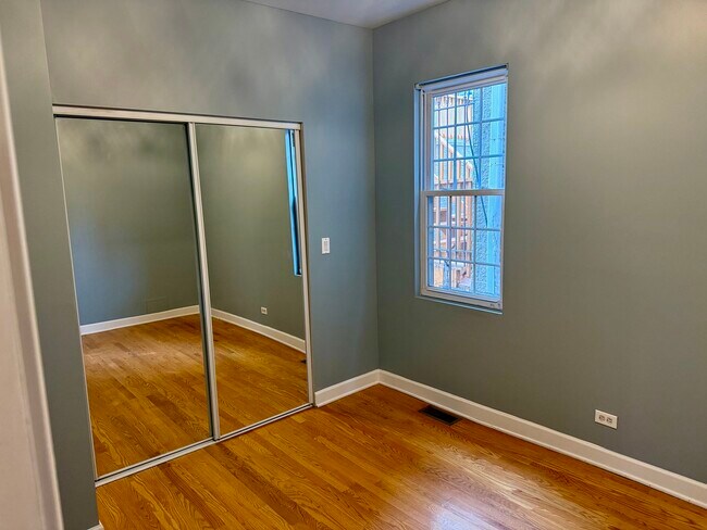 1957 W Race Ave in Chicago, IL - Building Photo - Building Photo