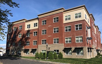 Colonial Commons Apartments in Schenectady, NY - Building Photo - Building Photo