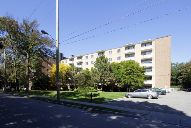 Maebrook Scottwood in Brampton, ON - Building Photo - Building Photo