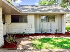 8302 Coastway Ln in Houston, TX - Building Photo - Building Photo