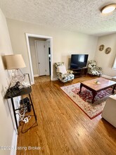 2402 Bradley Ave in Louisville, KY - Foto de edificio - Building Photo