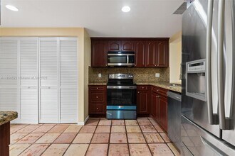 4651 NW 90th Ave in Sunrise, FL - Building Photo - Building Photo