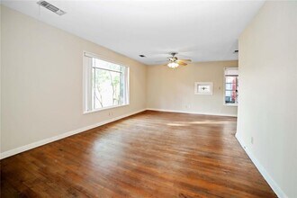 2905 Robinson Ave in Austin, TX - Foto de edificio - Building Photo