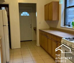 906 W Belle Plaine Ave in Chicago, IL - Building Photo - Building Photo