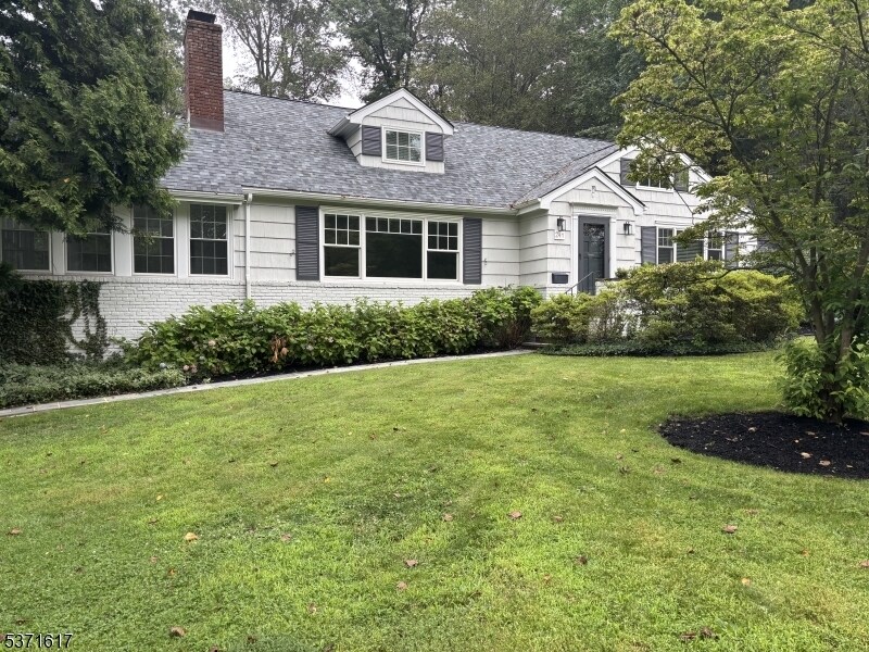 241 Summit Ave in Summit, NJ - Building Photo