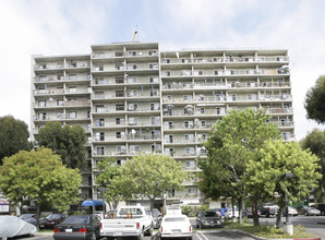 Harbor Towers in San Pedro, CA - Building Photo - Building Photo