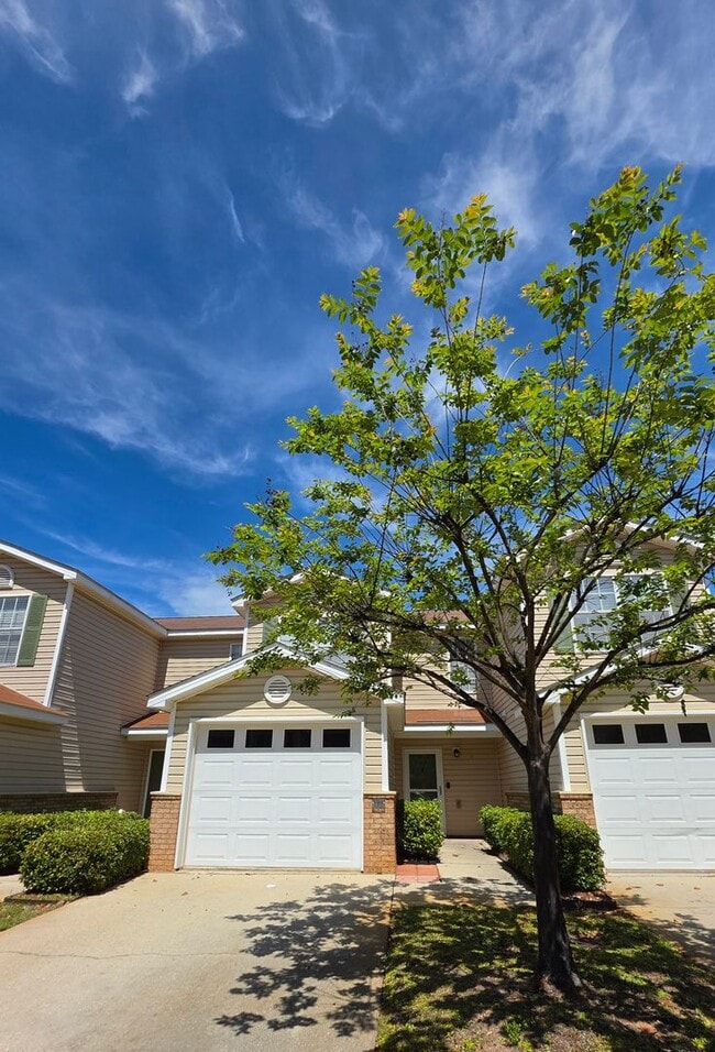 property at 1517 Regency Rd