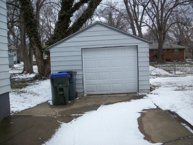 735 Myrtle Ave in Cuyahoga Falls, OH - Building Photo - Building Photo