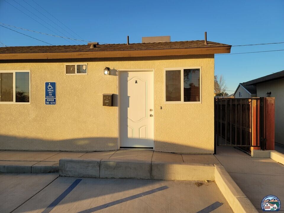 423 S Imperial Ave in Imperial, CA - Building Photo