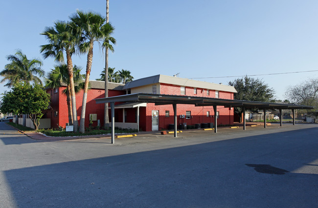 University Manor Apartments in Edinburg, TX - Building Photo - Building Photo