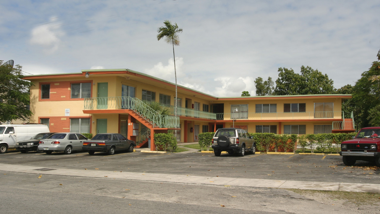 Little River Villas in Miami, FL - Foto de edificio