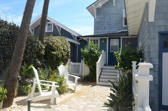 704 Ocean Front in Neptune Beach, FL - Foto de edificio - Building Photo