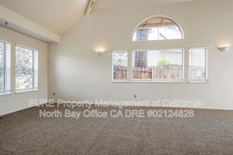 1336 Jennings Park Way in Santa Rosa, CA - Building Photo - Building Photo