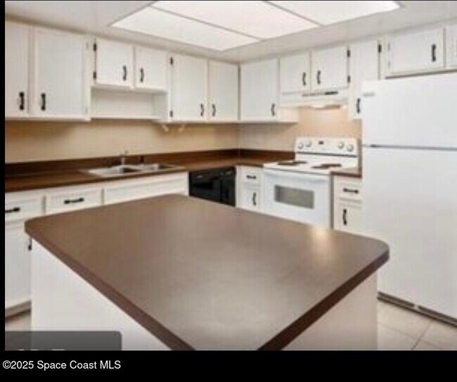 1125 Steven Patrick Ave in Satellite Beach, FL - Building Photo - Building Photo