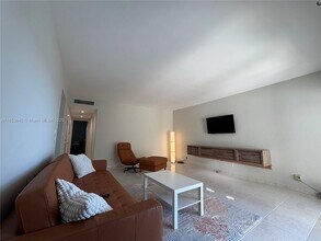 1069 Hillsboro Mile, Unit # 505 in Hillsboro Beach, FL - Building Photo - Building Photo