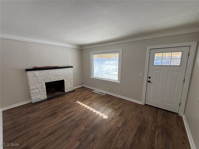 23058 Drake Rd in Bedford, OH - Foto de edificio - Building Photo