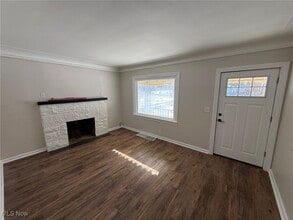 23058 Drake Rd in Bedford, OH - Building Photo - Building Photo