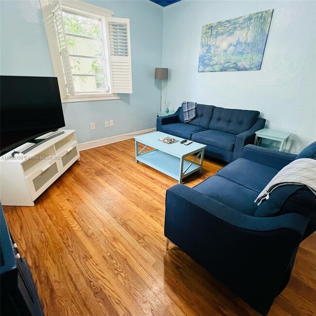 928 Euclid Ave in Miami Beach, FL - Building Photo - Building Photo