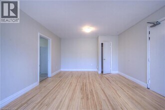 141 Chapel St in Kitchener, ON - Building Photo - Building Photo