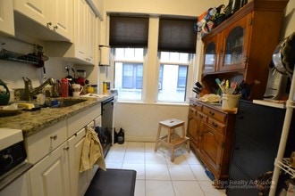 2003 Commonwealth Avenue in Boston, MA - Foto de edificio - Building Photo