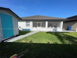 5500 SW 47th Pl in Miami, FL - Building Photo - Building Photo