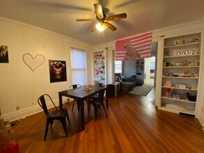 521 E College St in Iowa City, IA - Building Photo - Building Photo