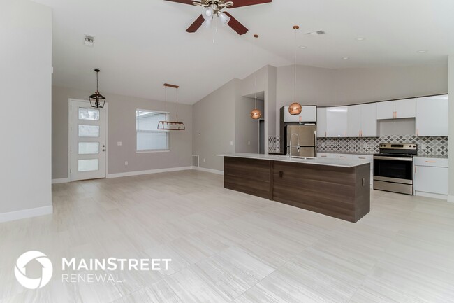 306 Fern Ct in Poinciana, FL - Building Photo - Building Photo