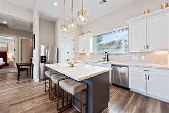2907 Sherwood Grn Ln in Houston, TX - Building Photo - Building Photo